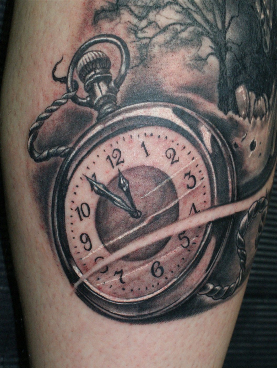 Uhr Tattoo Detail in Black and Grey